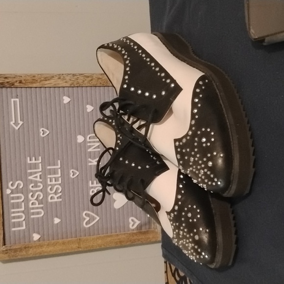 MICHEAL KORS SHOES - Picture 6 of 9